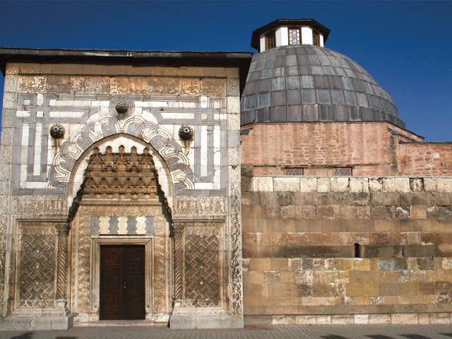 Konya Gezilecek Yerler - Karatay Medresesi