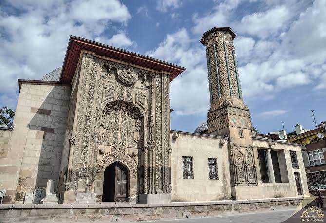 Konya Gezilecek Yerler - İnce Minareli Medrese 