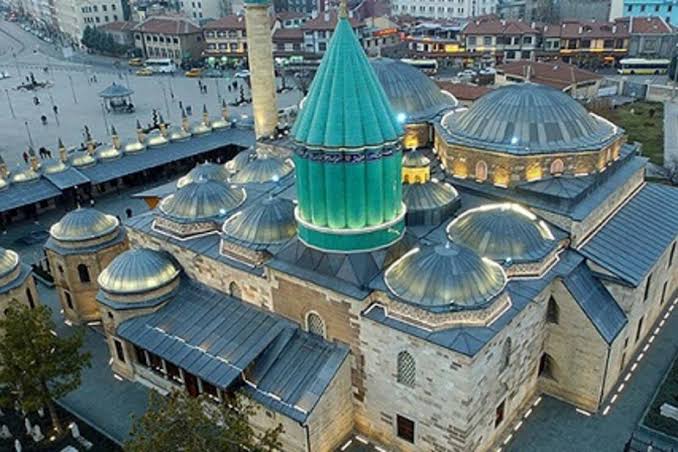 Konya Gezilecek Yerler - Mevlana Türbesi 