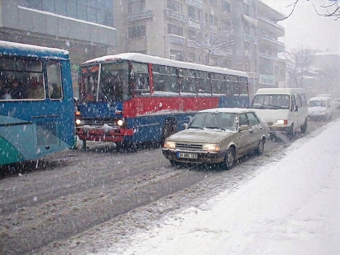 2004 istanbul Kar Yagisi Ikarus Belediye Otobusu